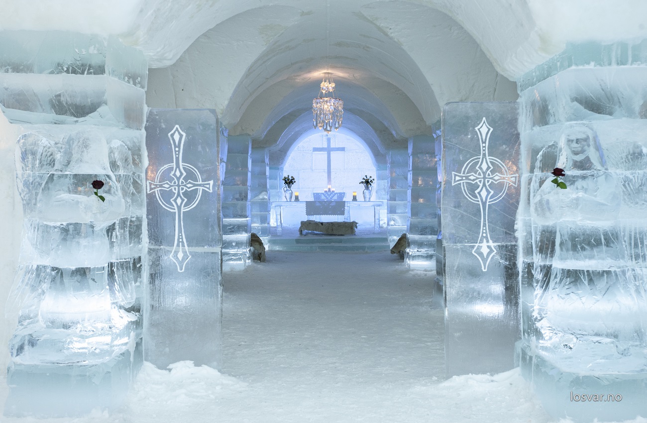 ледяной храм в тюмени. отель sorrisniva igloo. храм из льда. крепость омск ледяные фигуры. храм изо льда увильды.